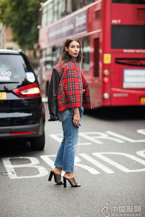 ���Ĵ���ʾ������Ь����