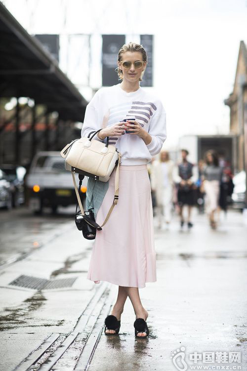 ���Ĵ���ʾ������Ь����