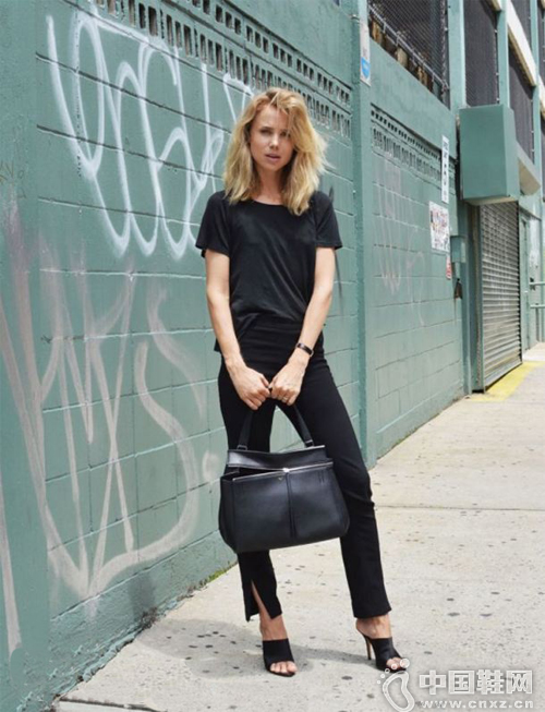 ���Ĵ���ʾ������Ь����