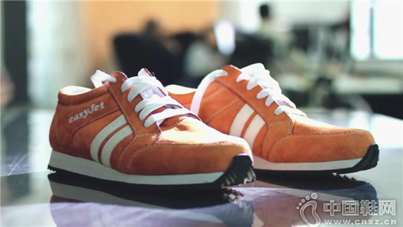 �����˶�Ь