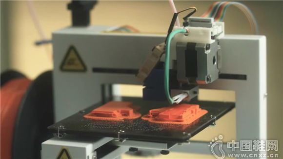 �����˶�Ь