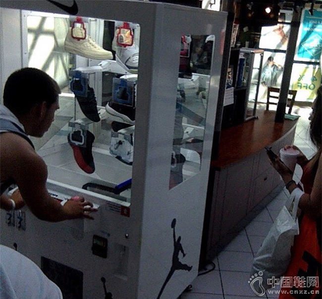 15��Ԫ���ܻ���һ˫��Ʒ��Air Jordan 12 ��