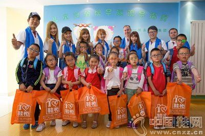 С�뼰�۷���Ů�������Ӷ�ͯ����Ь��ͯЬ