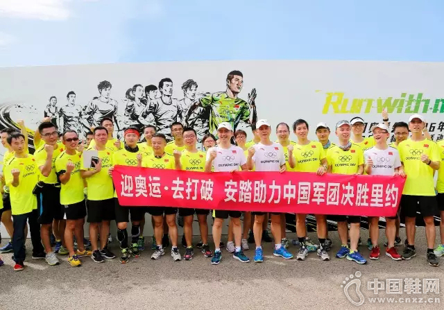 ���˹ھ����󣬰�̤���������˳�Ϊ����