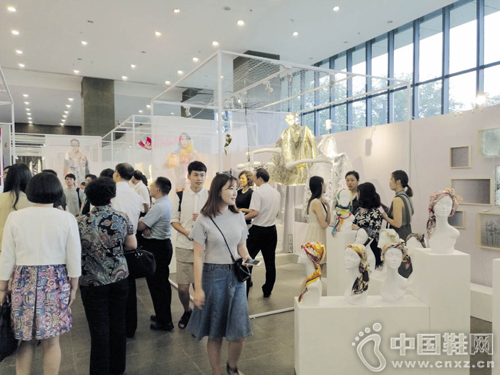 ������װѧԺ2016�챾�Ʊ�ҵ��Ʒչ�ֳ�