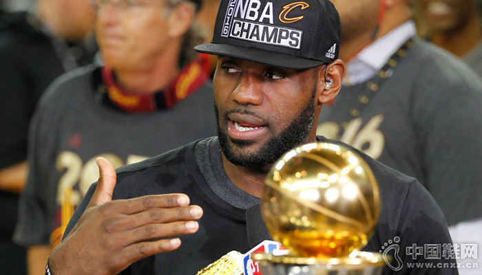 ��ʿ��ڰ����Ϳ���Ь����������