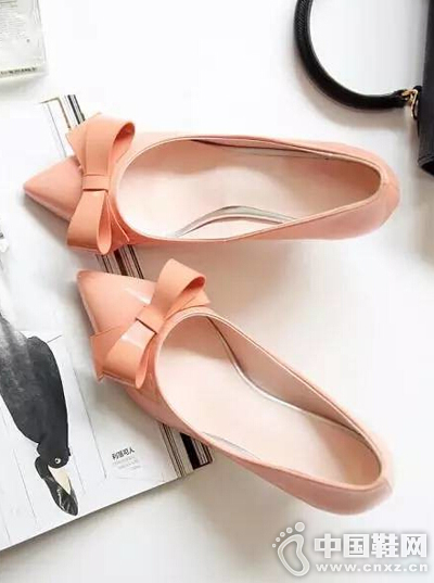 ����ţƤ�����ṫ���߸�Ь