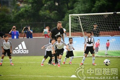 ���˺�ķ���󰢵ϴ�˹����У԰����