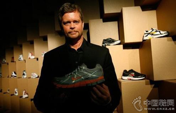 Nike �ڲ�������ϴ�� ����߹����ྺ��CEO��ѡ