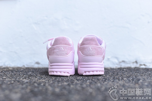 Adidas����������֮�ۺ�Ь�ĵǳ�