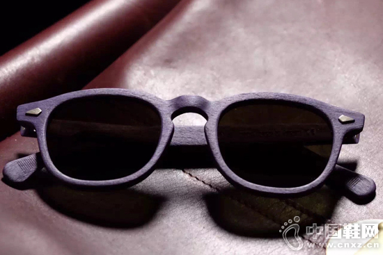 TVR ���¡�Black Woody Carved����ľ����