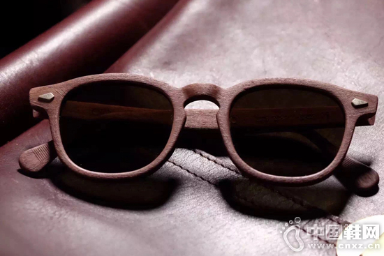 TVR ���¡�Black Woody Carved����ľ����