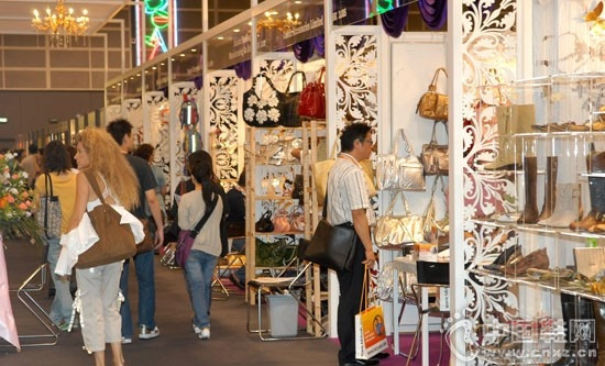 ���ʱװ�ڴ���ϵ�п�Ļ