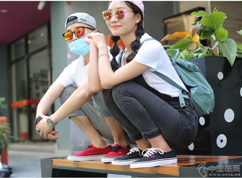 �ٴ�����µǷ���Ь