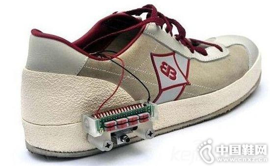 �ձ������Զ�ϵЬ��������Ь