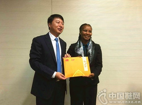 ��־���������й������������ó������MaphangaŮʿ