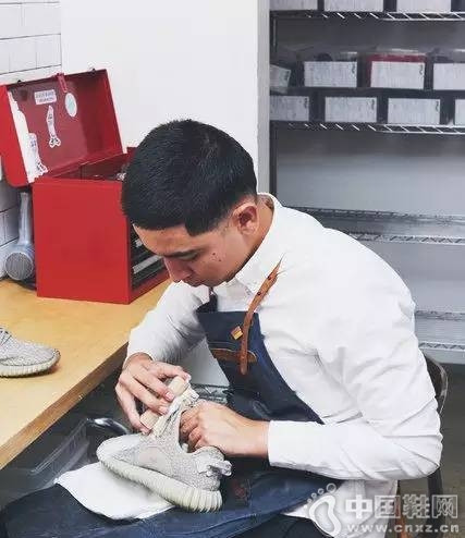 ���˶�Ьˮ�Ǵ��ߣ������������˼�ϴЬ��