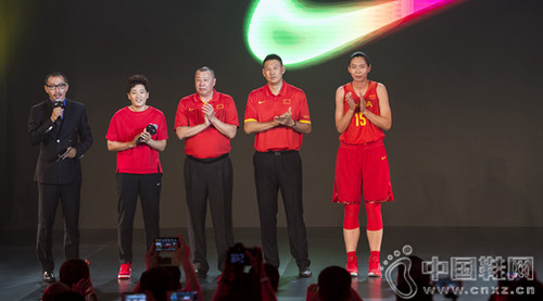 �Ϳ�Я���й�������Ů����������