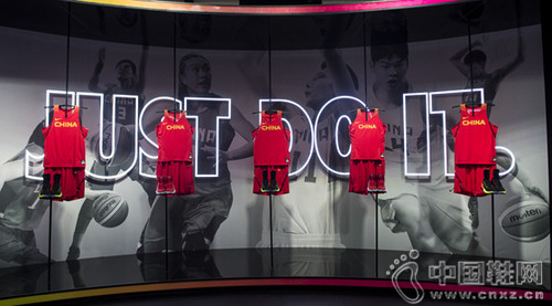 �Ϳ�Я���й�������Ů����������