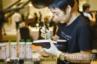 ������Ⱦɫ��ʦ��������Ϊ�߼��ֹ�����ЬȾɫ