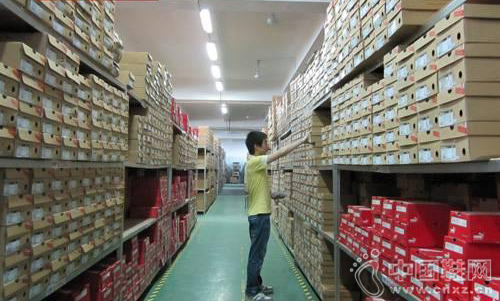 ֻ��Ь��ƫ�� ����һЬ����ȫ������