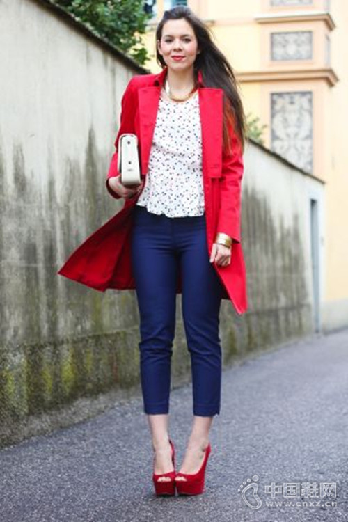 ר����ɫ��Ь��ʱ��Ů���ر���Ʒ