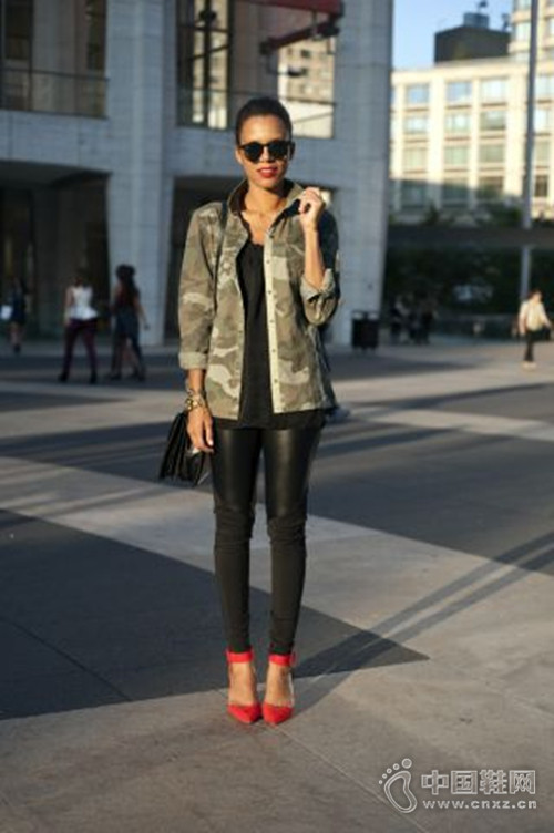 ר����ɫ��Ь��ʱ��Ů���ر���Ʒ