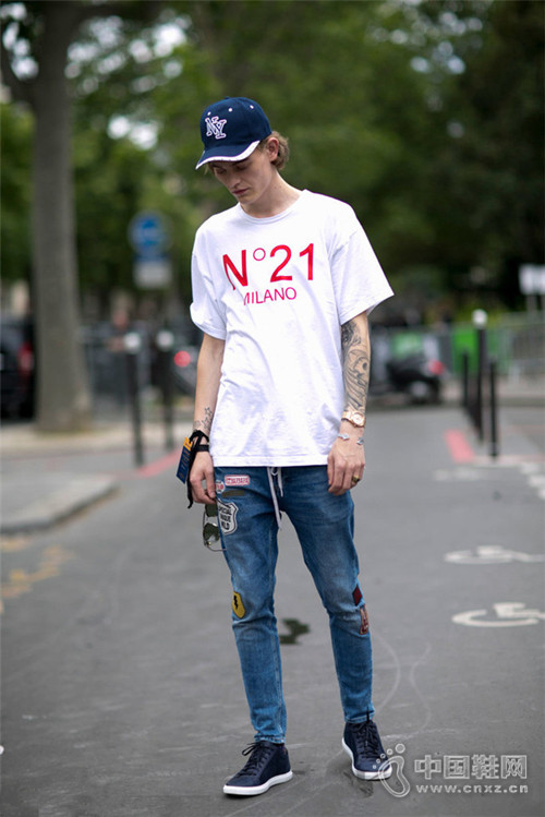 С��Ь�������Ǿͻ�˫��ɫ����Ь