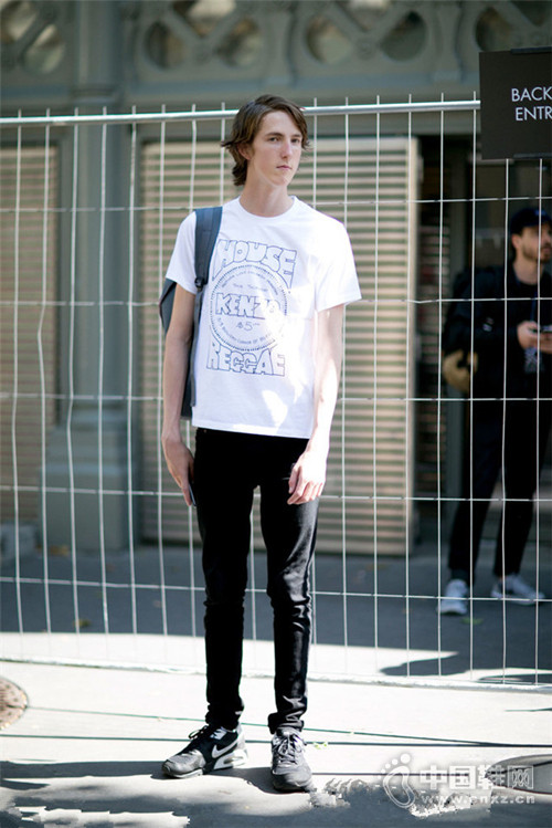 С��Ь�������Ǿͻ�˫��ɫ����Ь