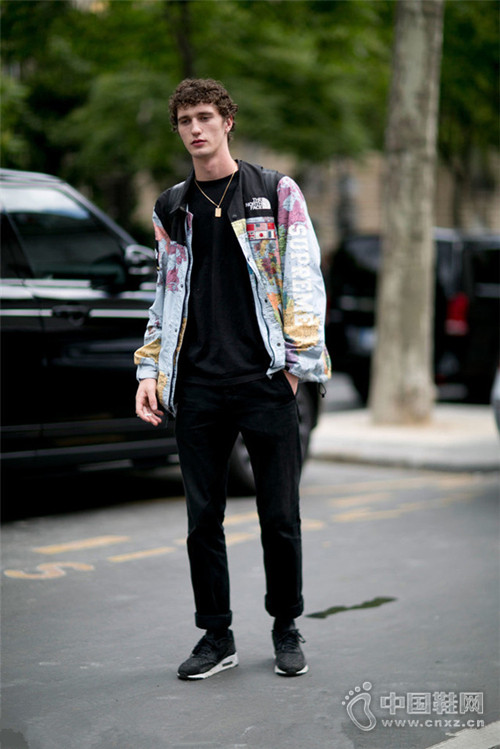 С��Ь�������Ǿͻ�˫��ɫ����Ь