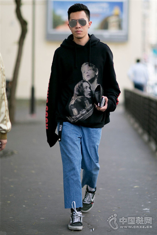 С��Ь�������Ǿͻ�˫��ɫ����Ь