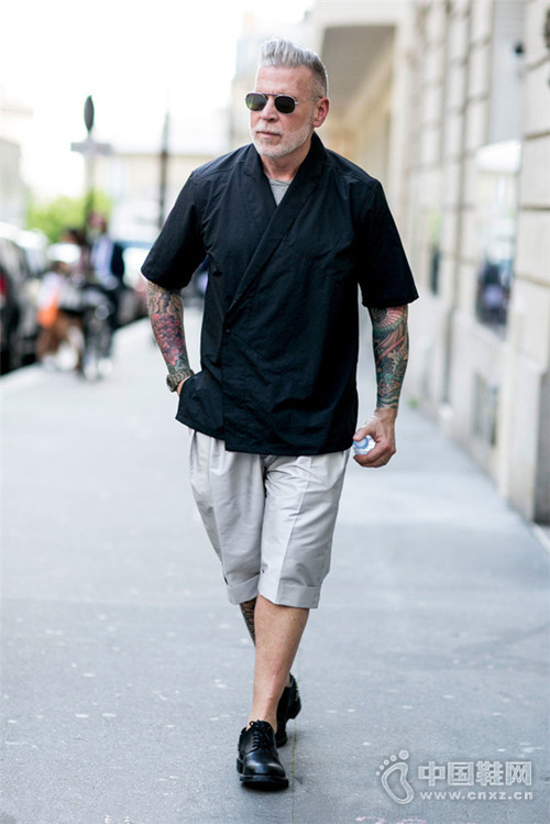 С��Ь�������Ǿͻ�˫��ɫ����Ь