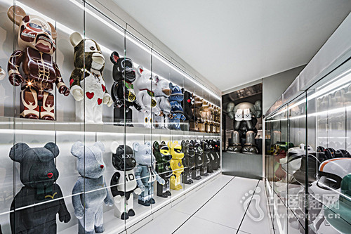 �߽�̩����Bear Garage��BE@RBRICK չ