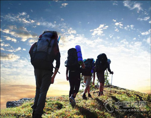 ��ɽ���������������ζ���ģ�