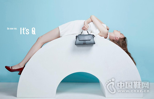 �����й�Ь��8��16��Ѷ���ڰ׻���һ���޲ʡ�ɫϵ�����Ǹ��˻����Ż����ĸо���Ҳʮ������ʱ�����еġ����䵭����������ǡ������̡����������İ��쾫Ӣ���ϣ����ǡ��ҵ�Σ�����ӡ����������ǵļ�ͥ���������ţ����ճ�װ���ж�ʮ��ƫ����һɫϵ��