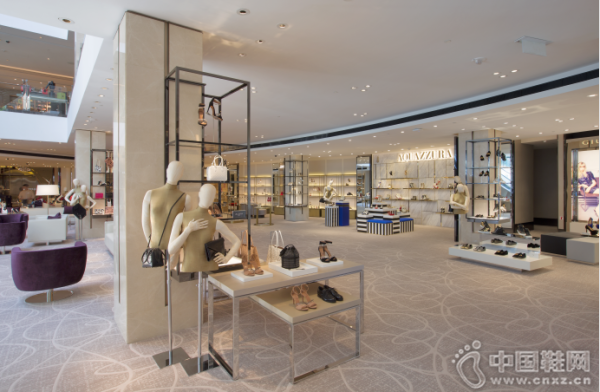 DFS���°���T�㳡�Ƴ��׸�Ь��ר��
