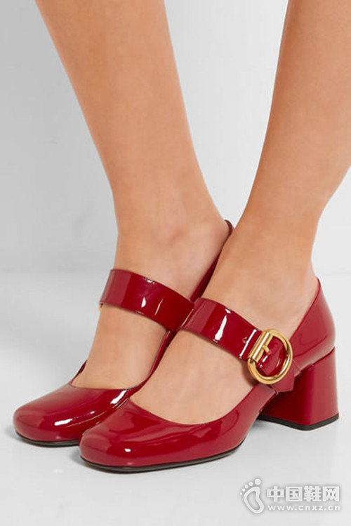 ����100�����������Ь