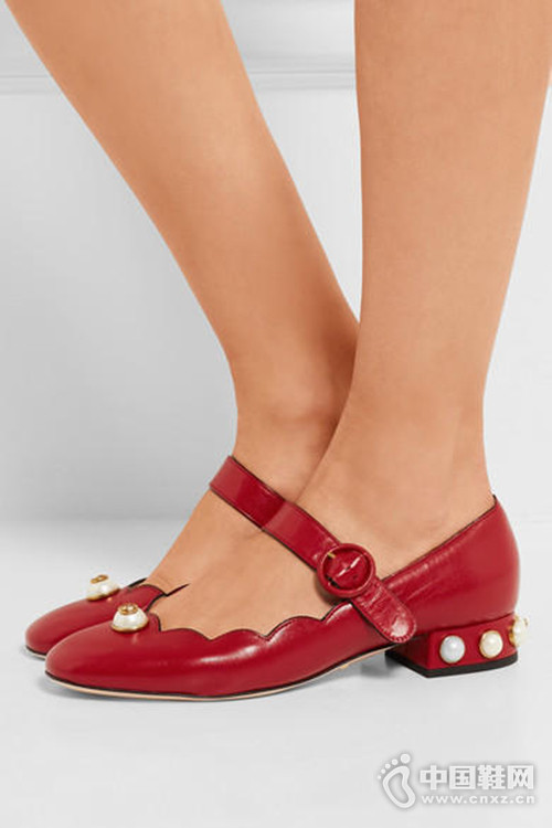 ����100�����������Ь