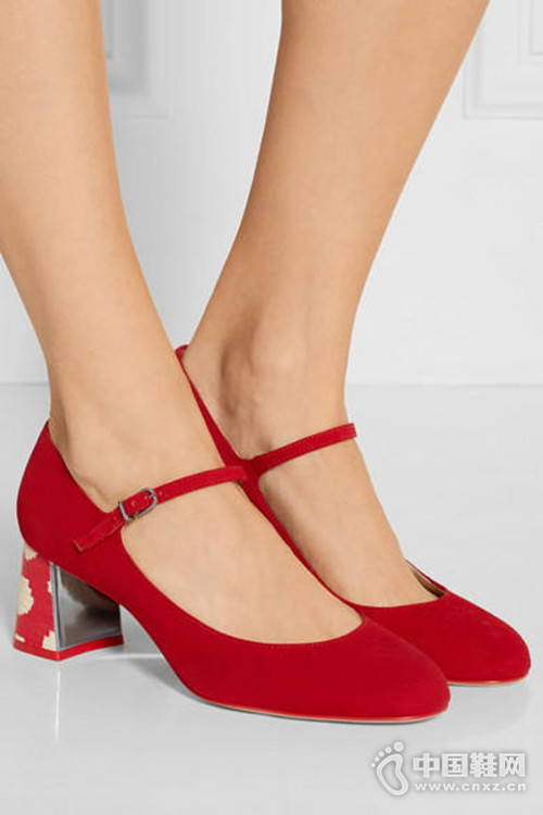 ����100�����������Ь