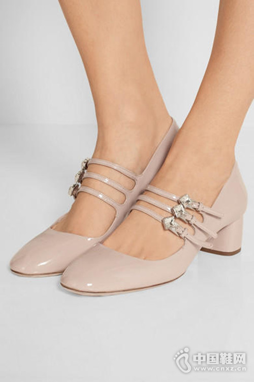 ����100�����������Ь