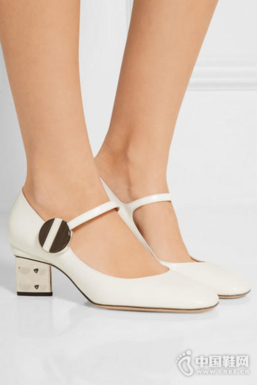 ����100�����������Ь