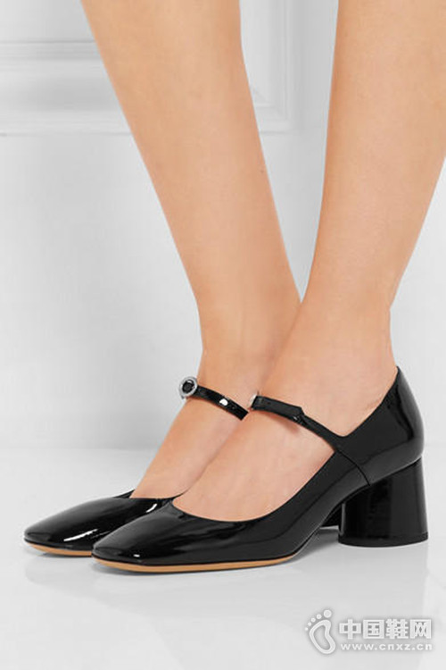 ����100�����������Ь