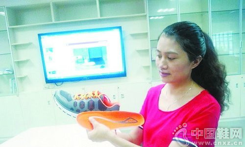 ������������ʽ�˶�Ь