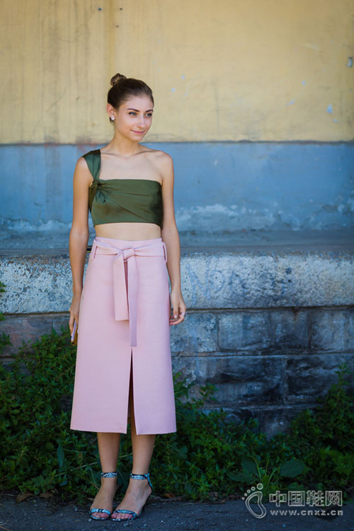 ������Щ������16�ﶬ����ɫ���䣬��Ҳ�����ڰ׻ң�