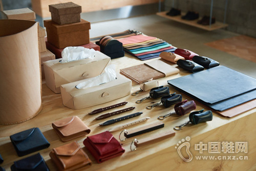 Hender Scheme �{�����콢��