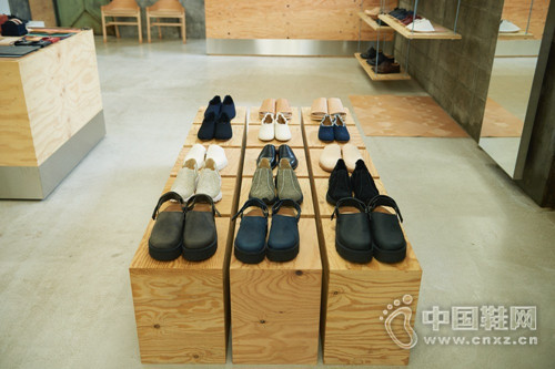 Hender Scheme �{�����콢��