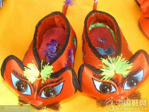 ����ľ��"��ͷЬ"