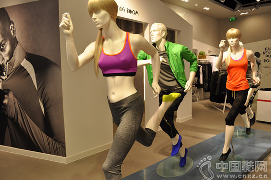 Ů���˶��г�