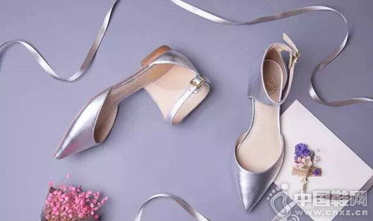 �������� �������ٴ�Ʒ����ռŮЬ����