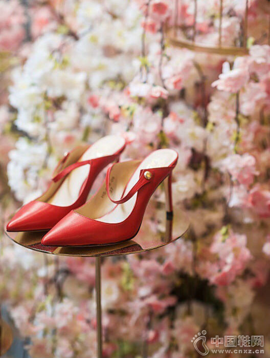 �������Դ�Ʒ�Ƹ߸�Ь